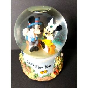 Enesco "Just for You" Mickey and Minnie Mouse Musical Snow Globe Working